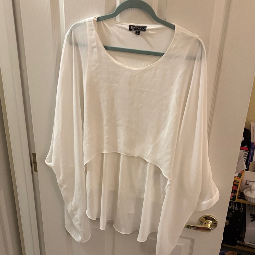 DG2 by DIANE GILMAN | White, flowy top,‎ size small